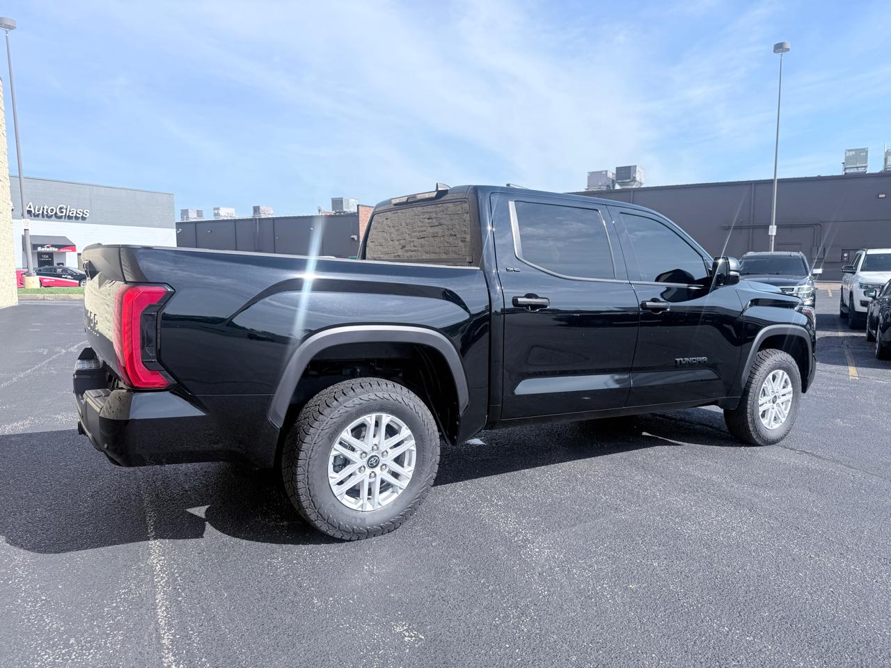 Toyota Tundra SR5 CrewMax 4WD 2024
