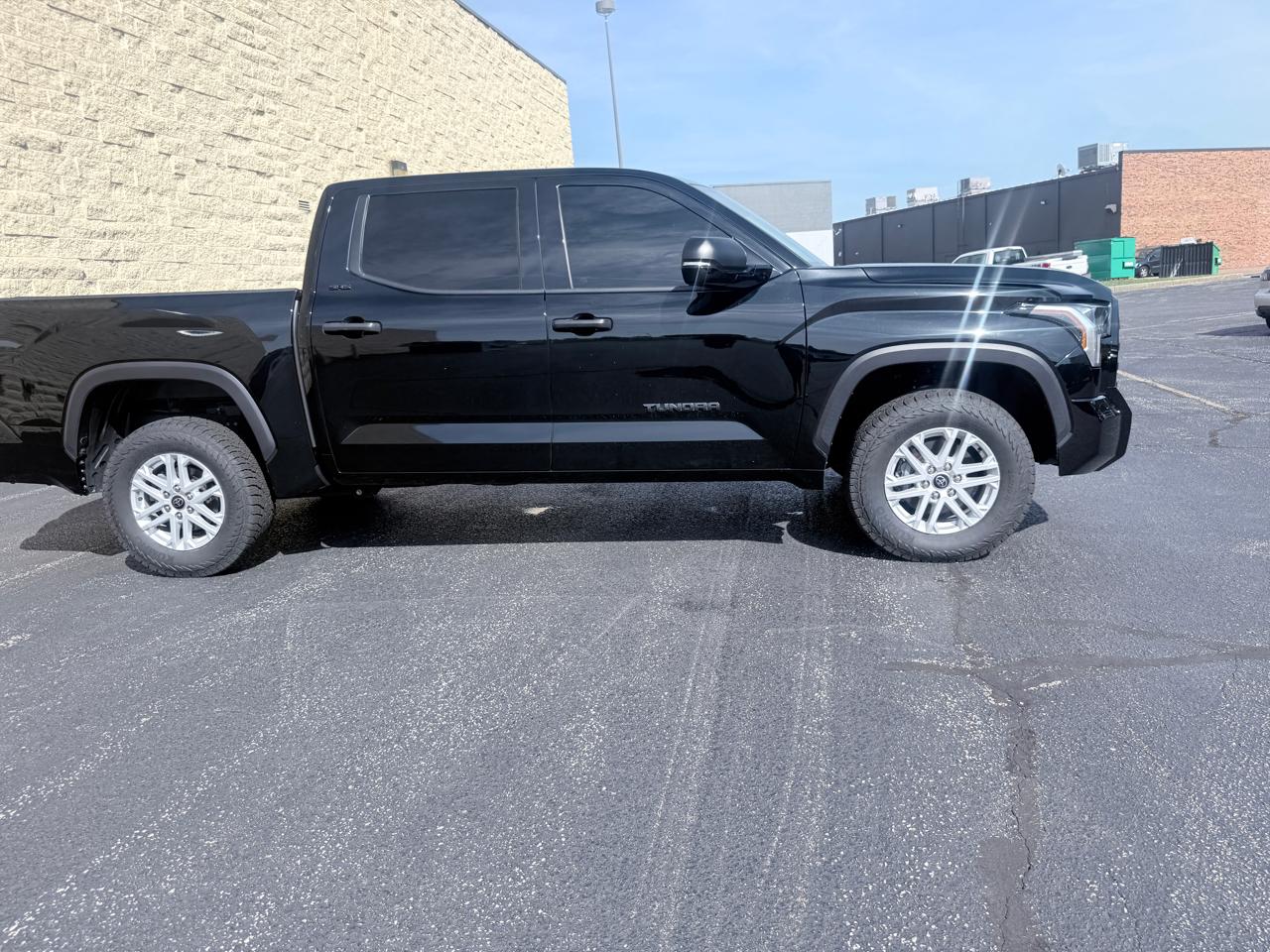 Toyota Tundra SR5 CrewMax 4WD 2024