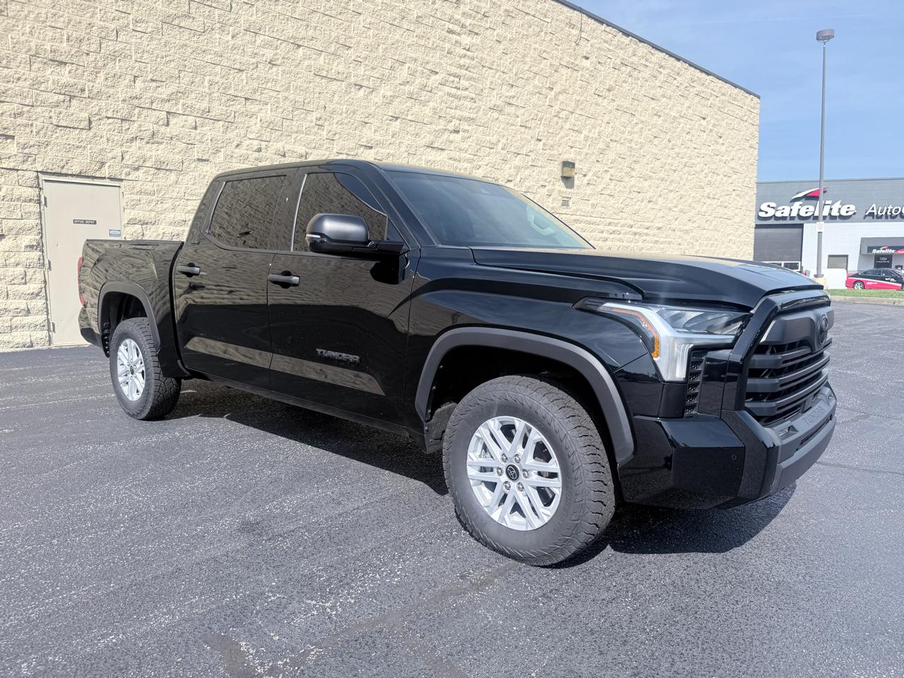 Toyota Tundra SR5 CrewMax 4WD 2024
