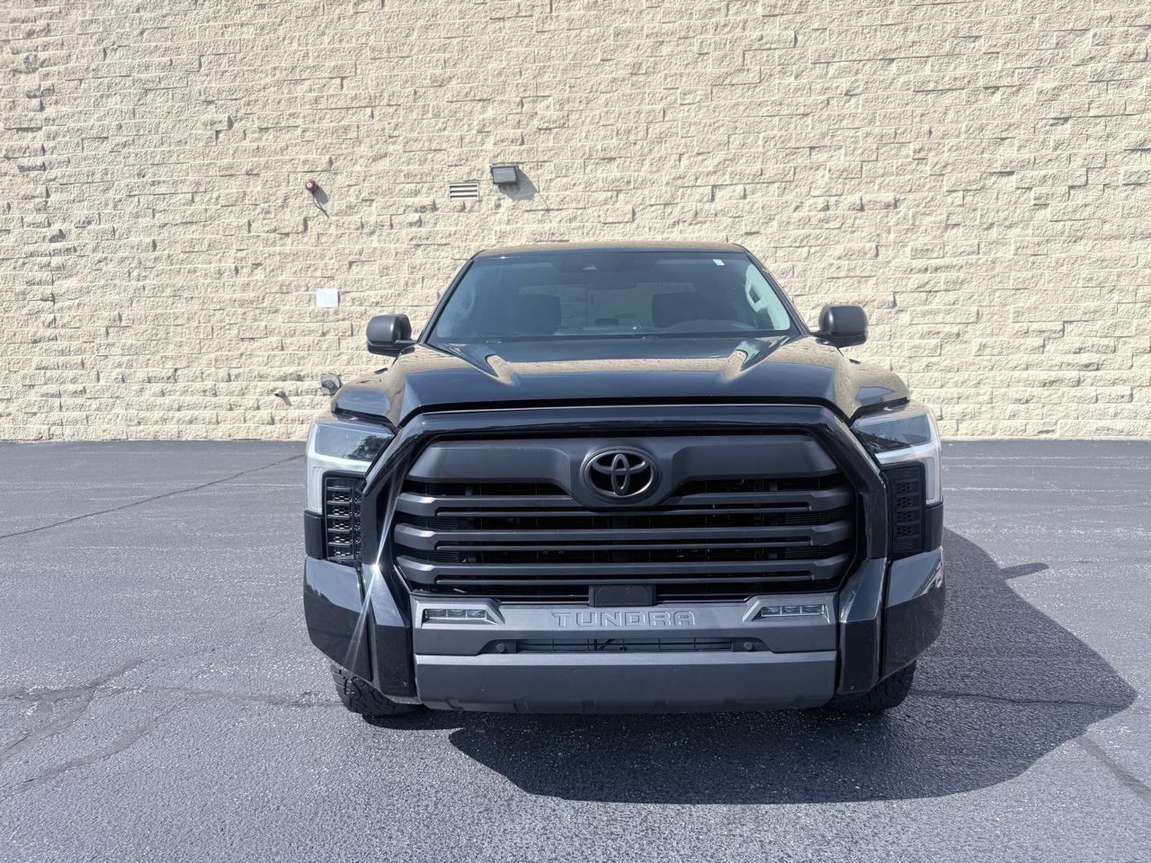 Toyota Tundra SR5 CrewMax 4WD 2024