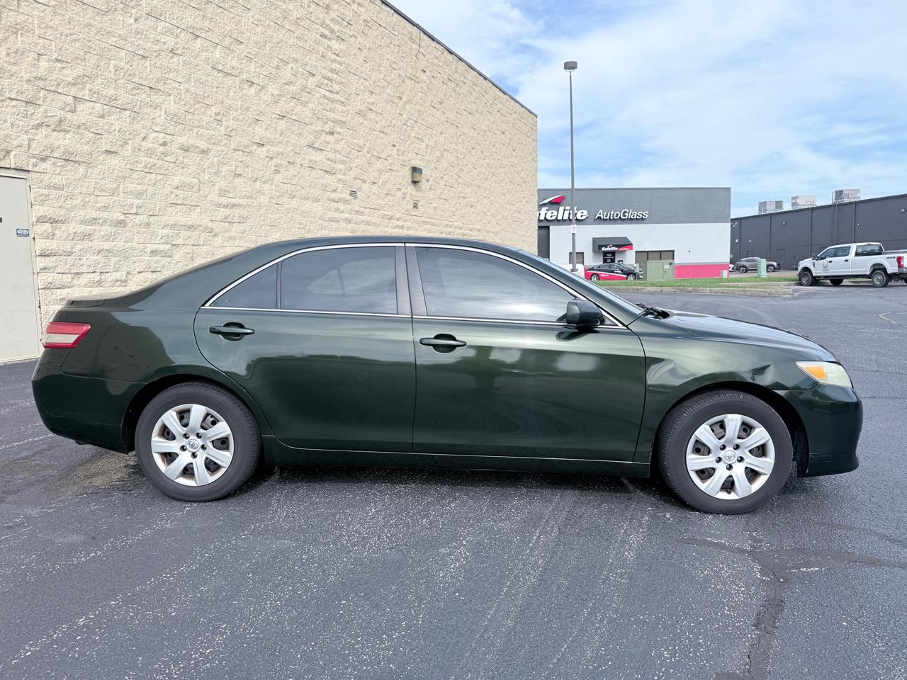 Toyota Camry SE 6-Spd MT 2010