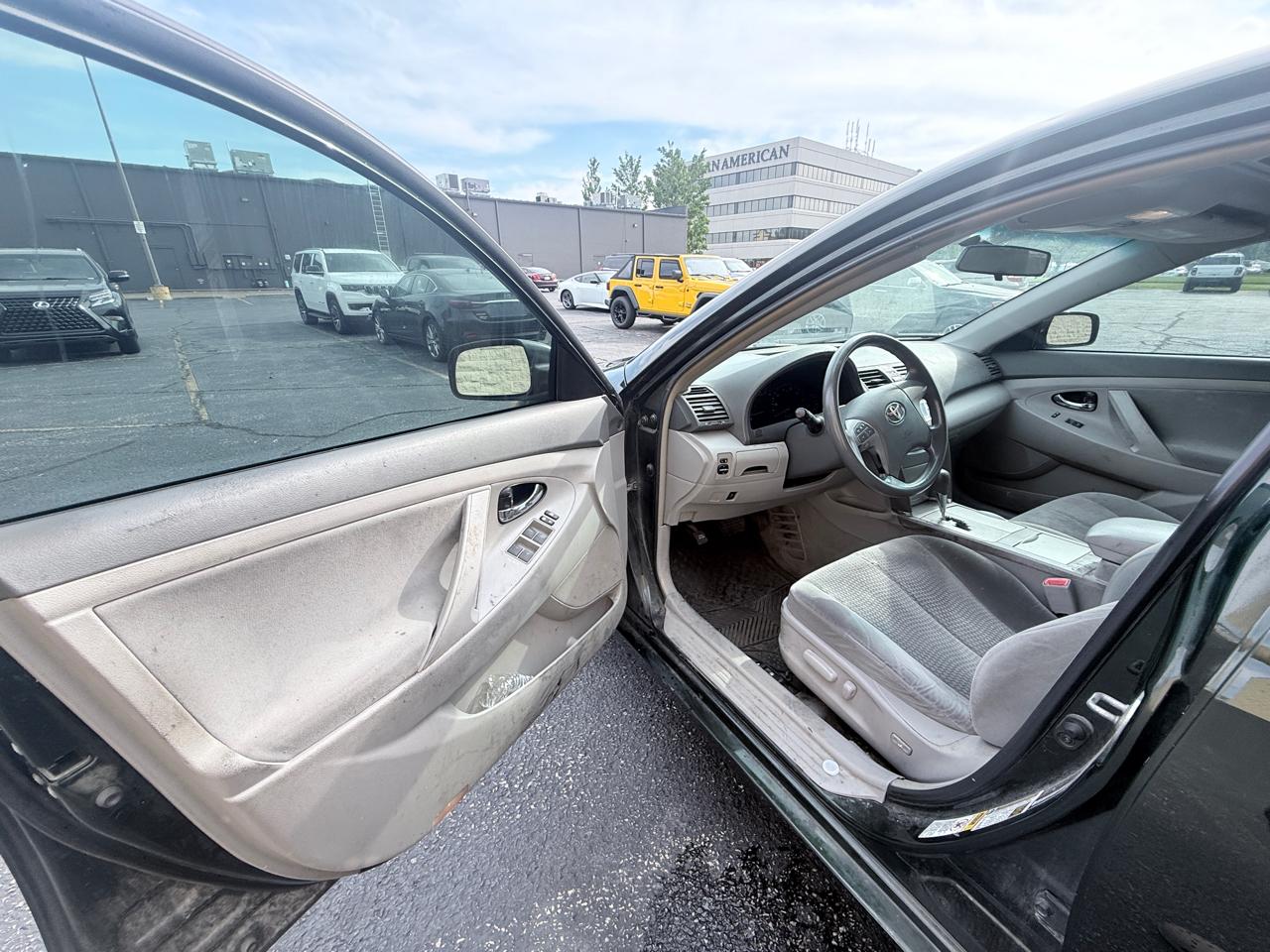 Toyota Camry SE 6-Spd MT 2010