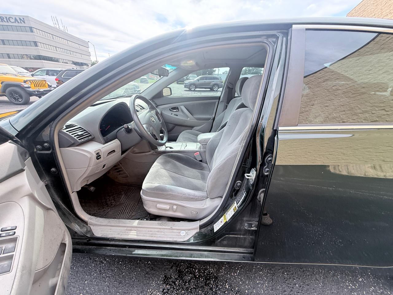 Toyota Camry SE 6-Spd MT 2010