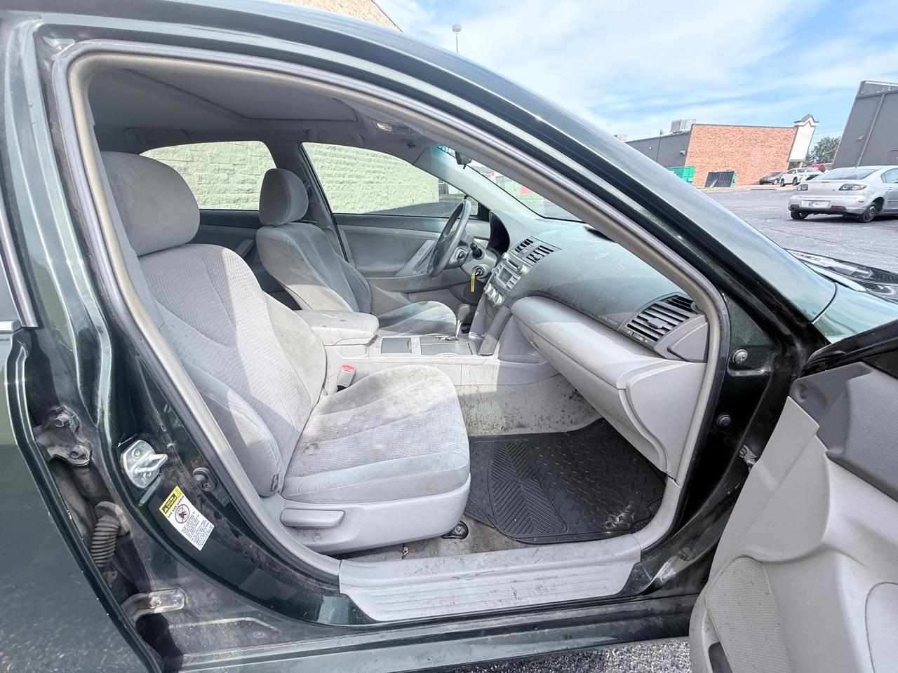 Toyota Camry SE 6-Spd MT 2010