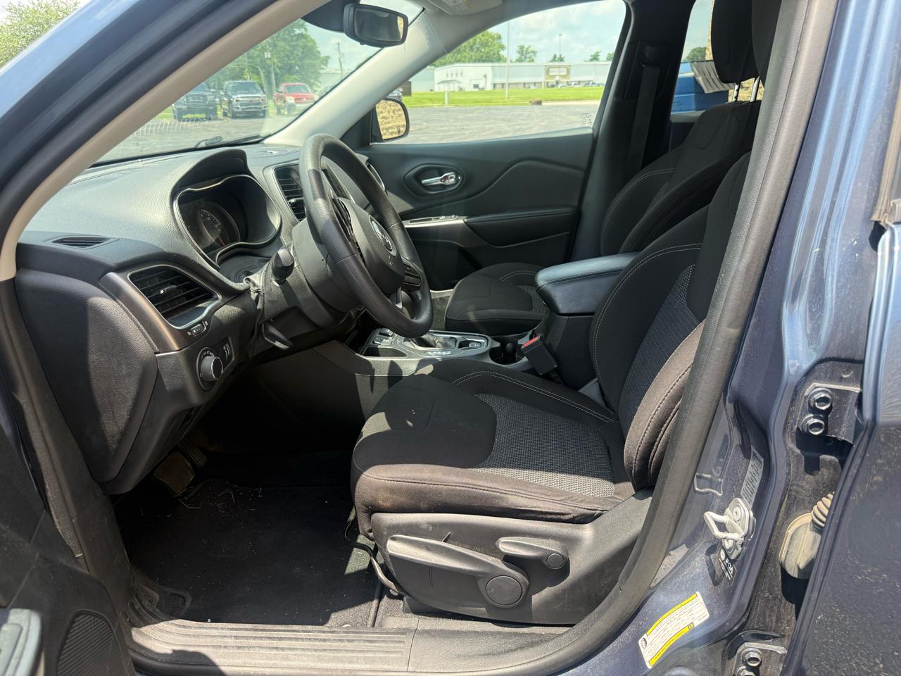 Jeep Cherokee Latitude FWD 2021