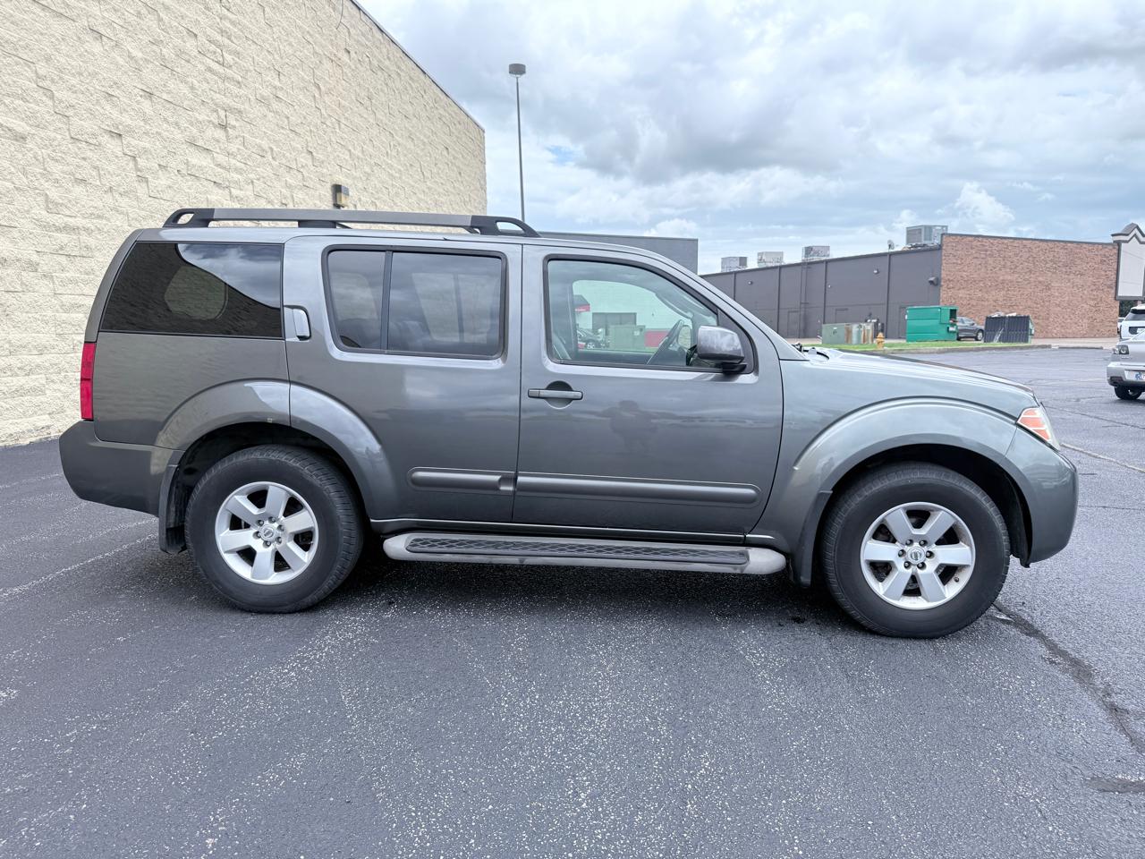 Nissan Pathfinder LE 4WD 2008