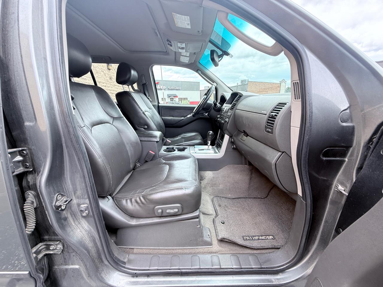 Nissan Pathfinder LE 4WD 2008