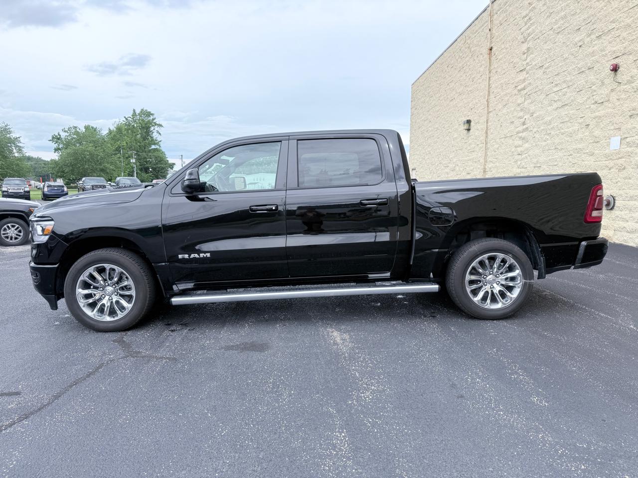RAM 1500 Laramie Crew Cab SWB 4WD 2024