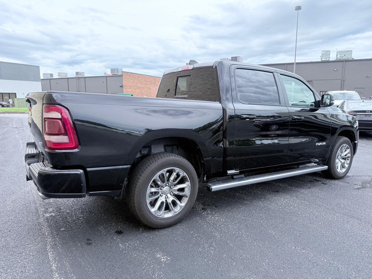 RAM 1500 Laramie Crew Cab SWB 4WD 2024