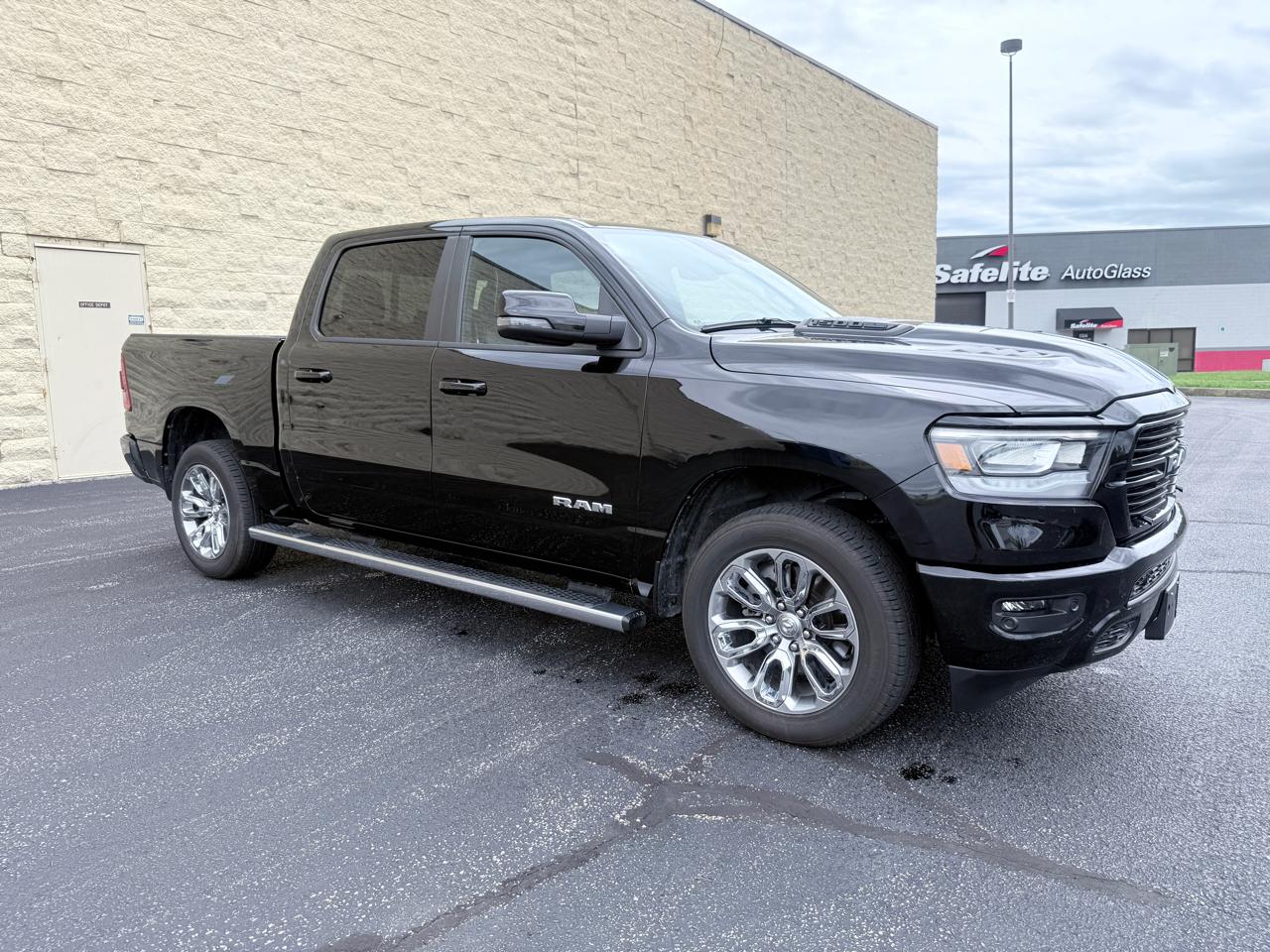 RAM 1500 Laramie Crew Cab SWB 4WD 2024