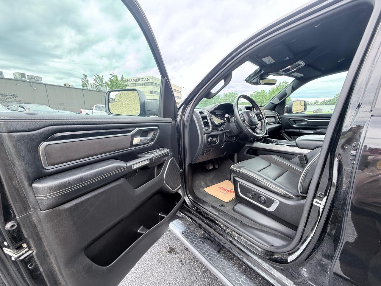 RAM 1500 Laramie Crew Cab SWB 4WD 2024