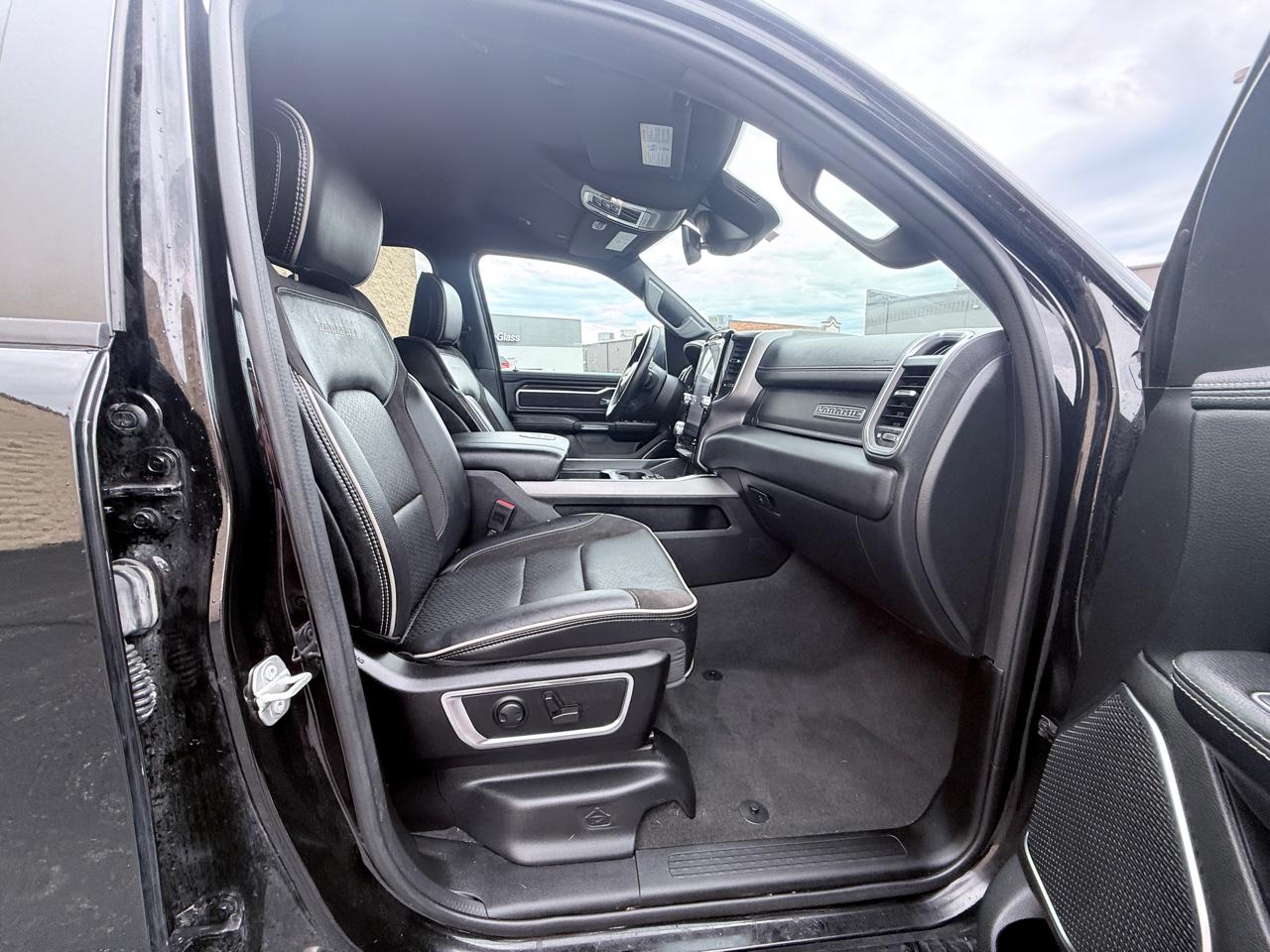 RAM 1500 Laramie Crew Cab SWB 4WD 2024