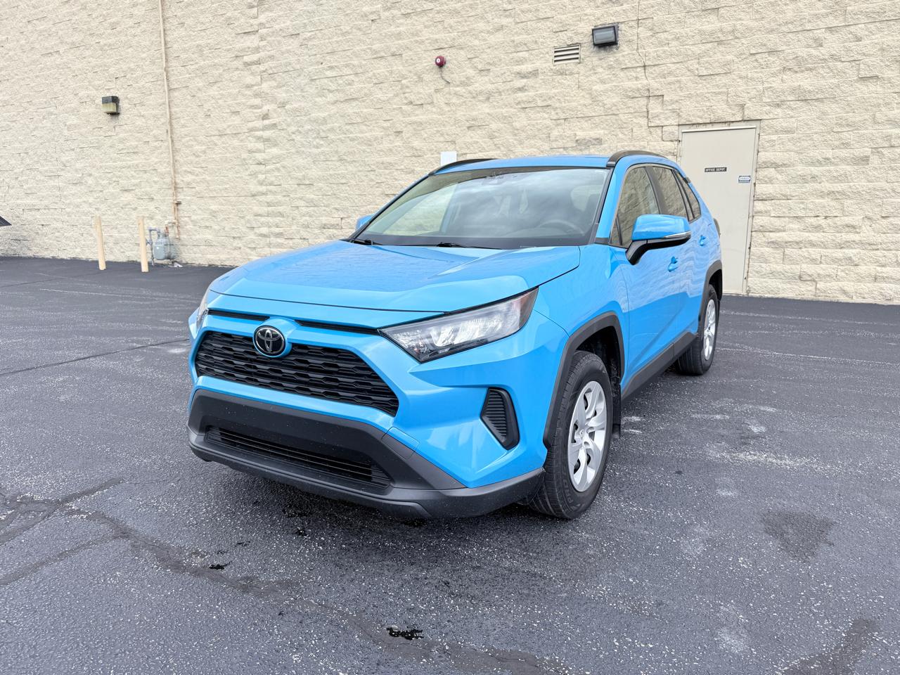 Toyota RAV4 LE AWD 2019