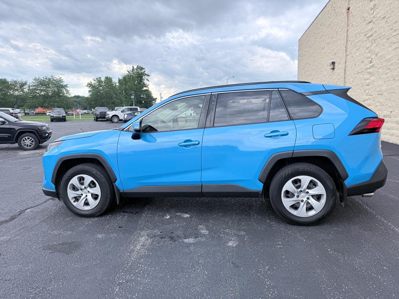 Toyota RAV4 LE AWD 2019