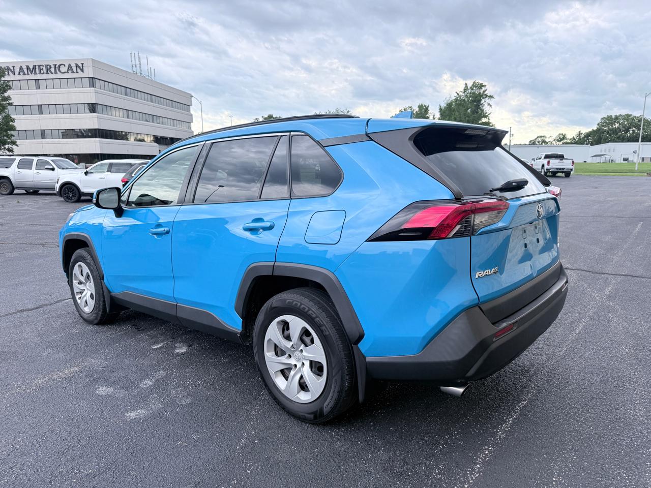 Toyota RAV4 LE AWD 2019