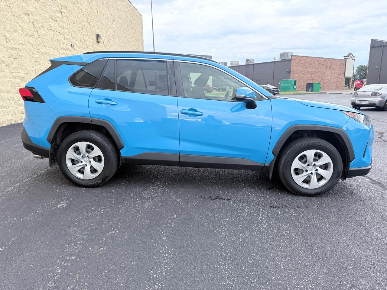 Toyota RAV4 LE AWD 2019