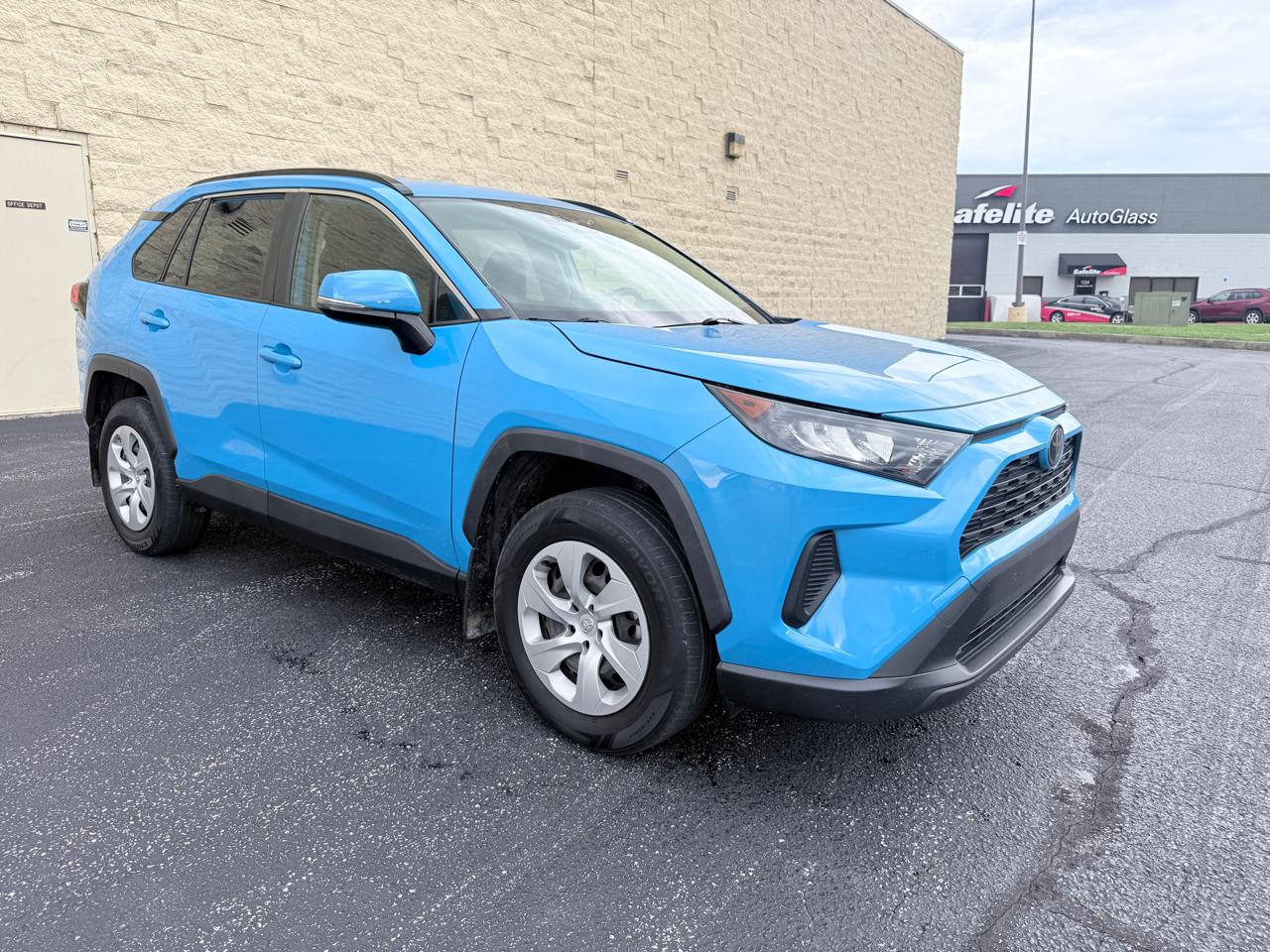 Toyota RAV4 LE AWD 2019