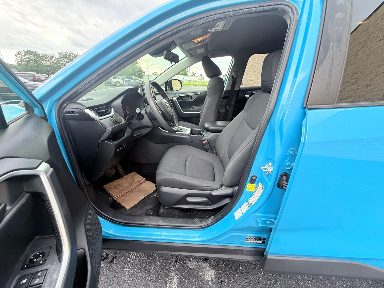 Toyota RAV4 LE AWD 2019