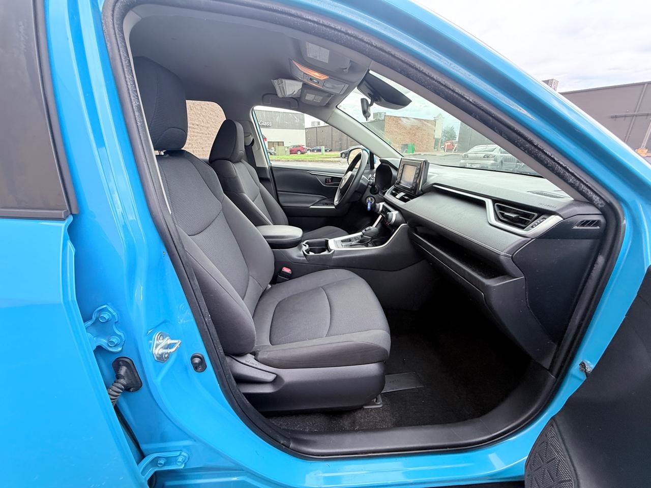 Toyota RAV4 LE AWD 2019