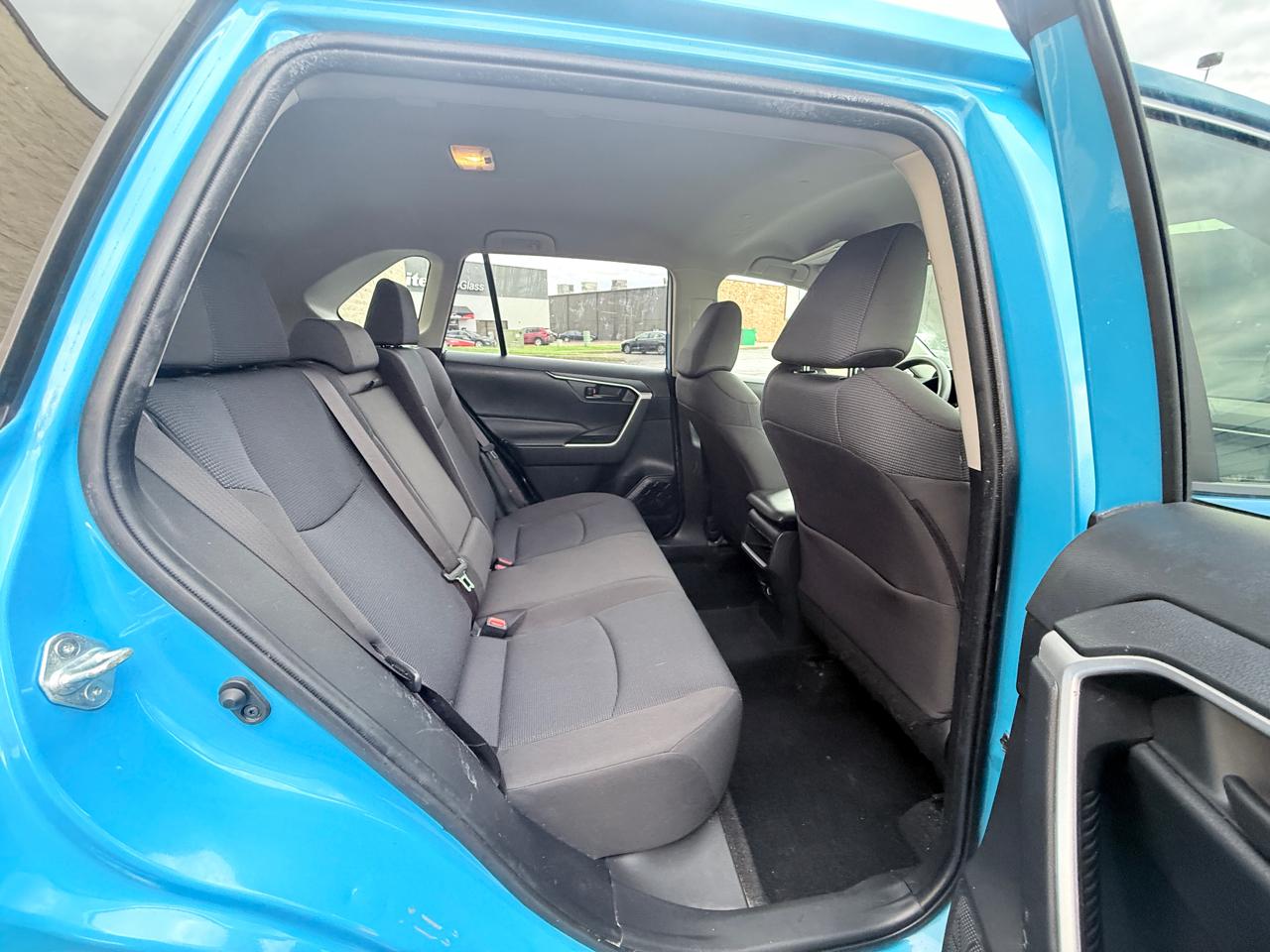 Toyota RAV4 LE AWD 2019