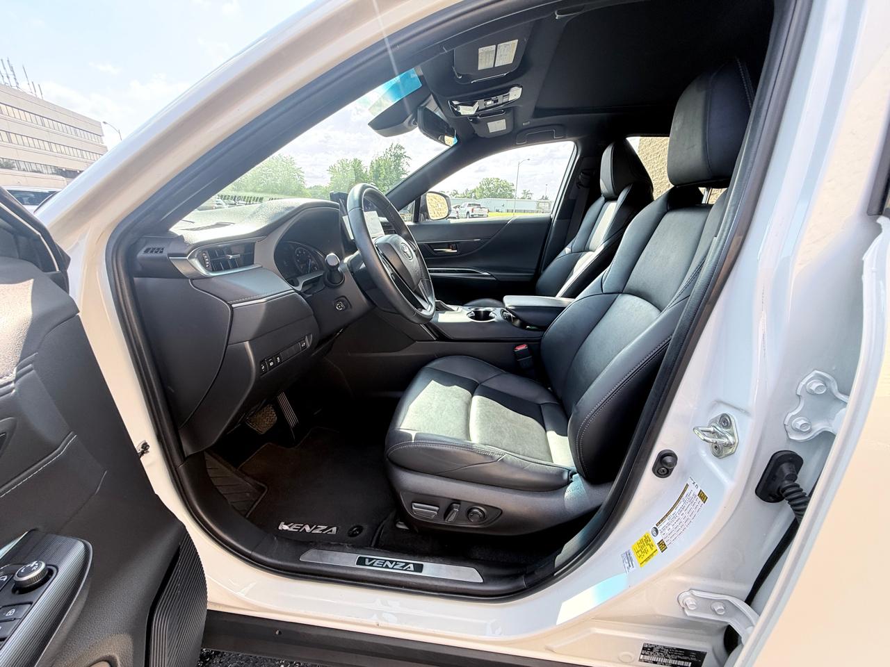 Toyota Venza LE 2023