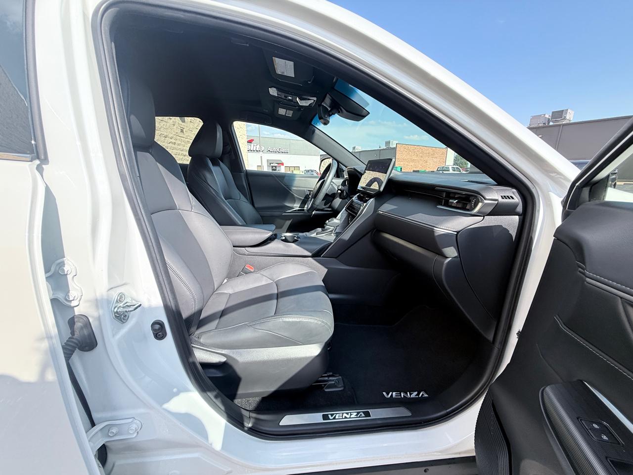 Toyota Venza LE 2023