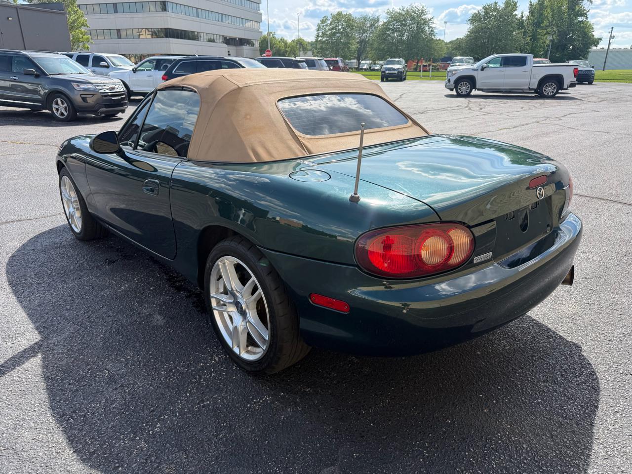Mazda MX-5 Miata Base 2001