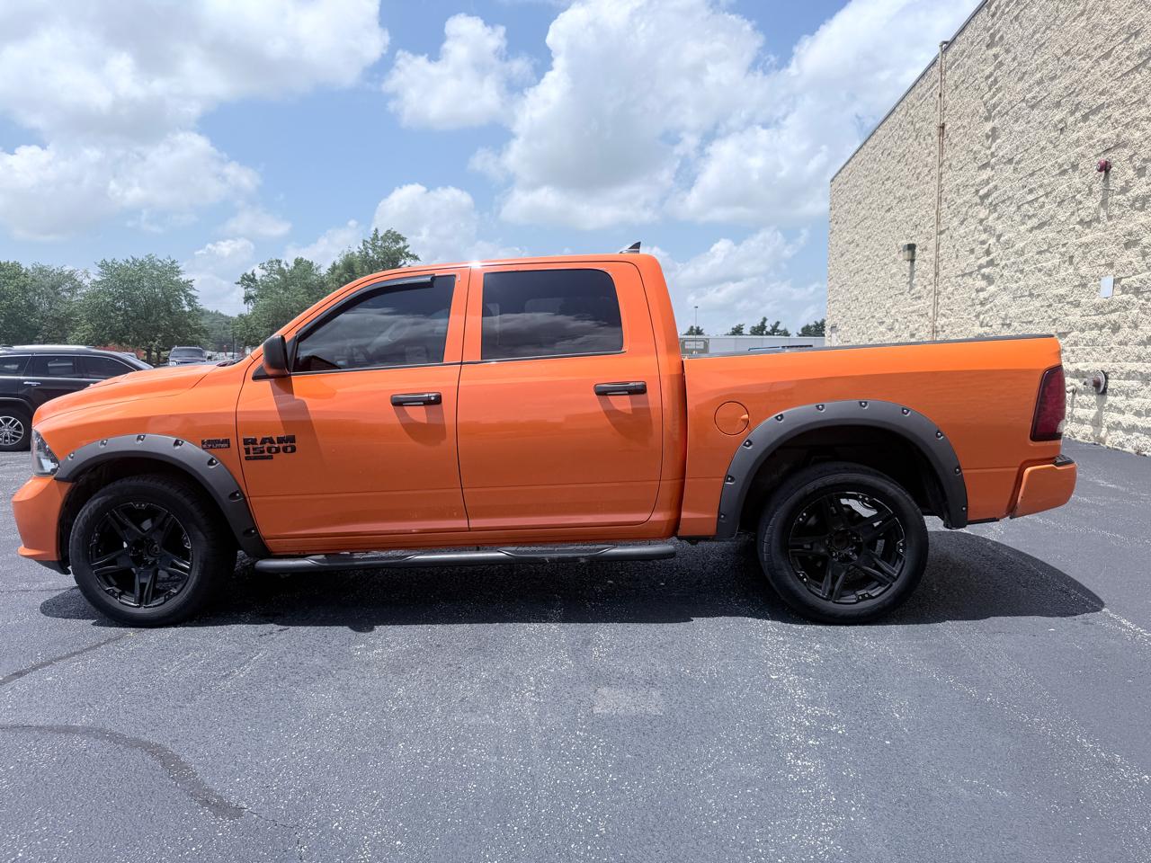 RAM 1500 Classic Tradesman Crew Cab SWB 4WD 2019