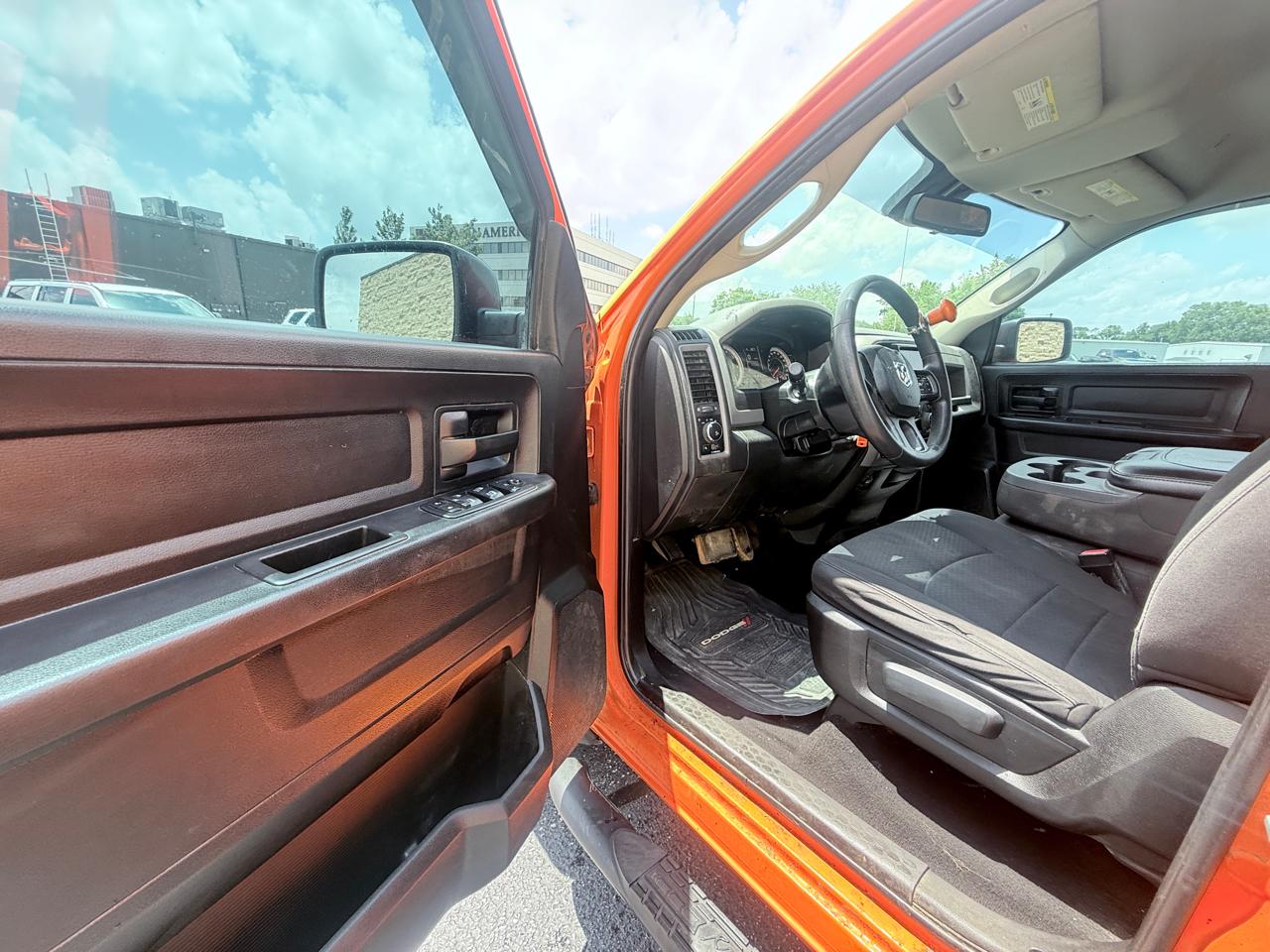 RAM 1500 Classic Tradesman Crew Cab SWB 4WD 2019