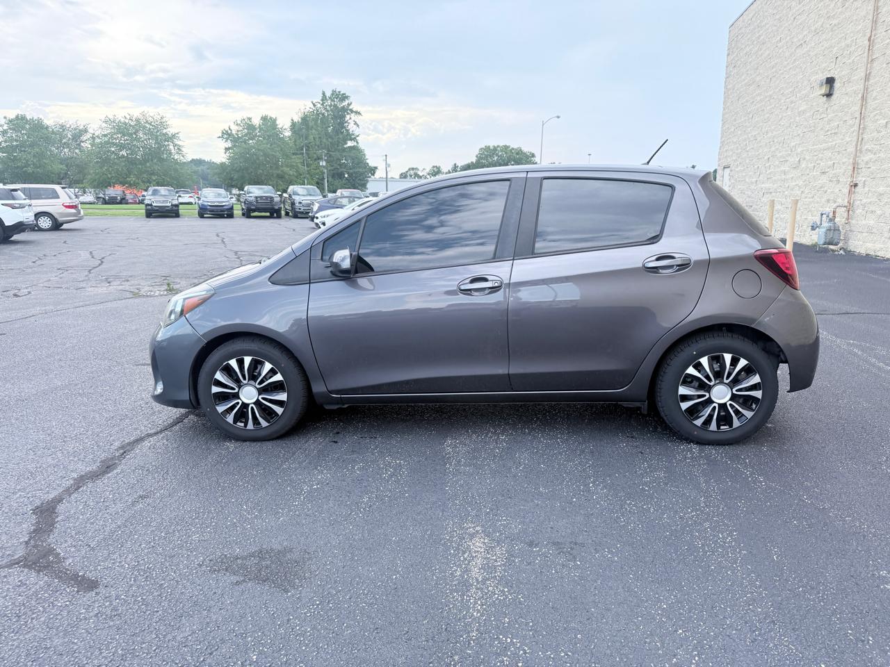 Toyota Yaris LE 5-Door AT 2017