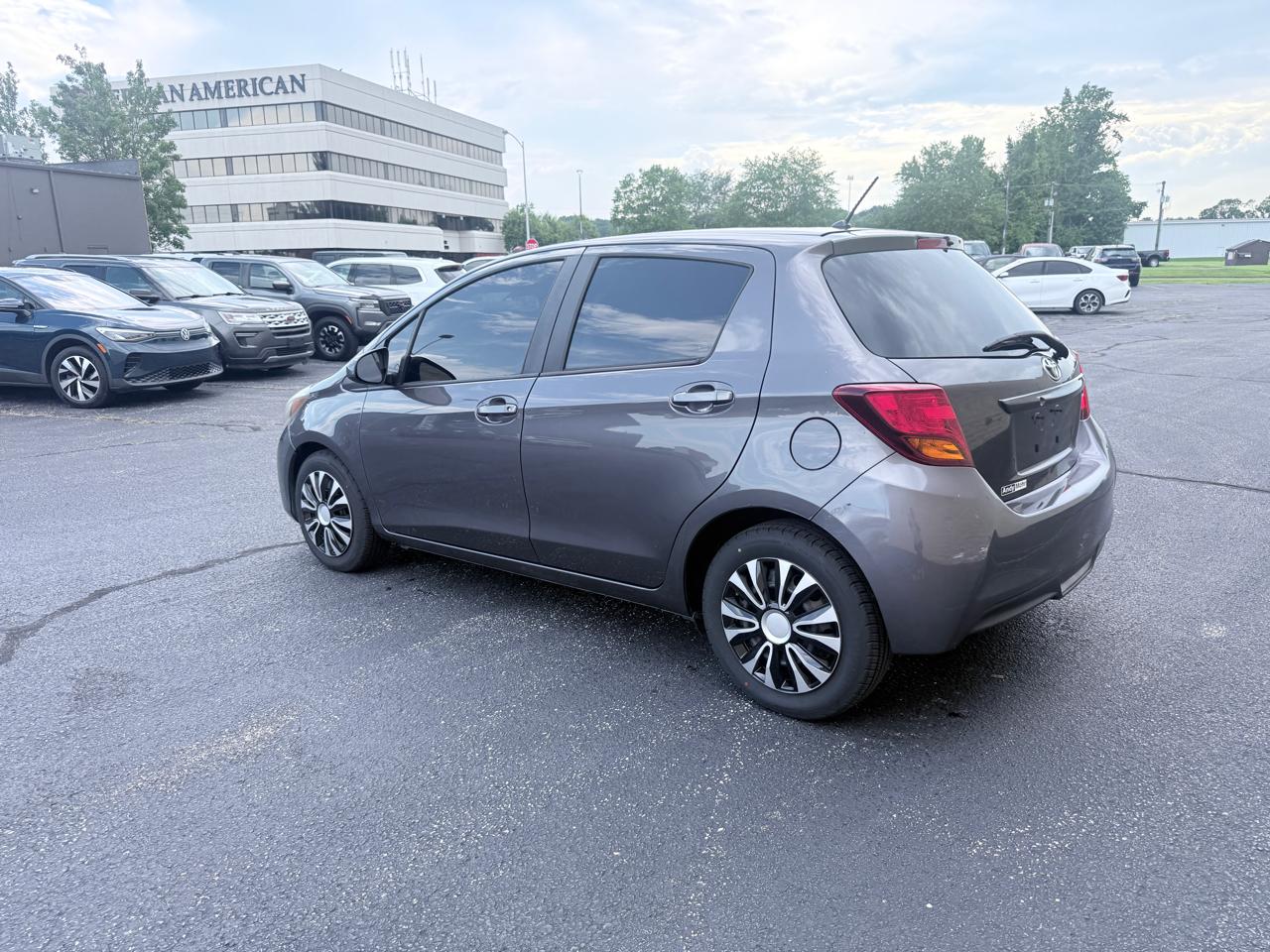Toyota Yaris LE 5-Door AT 2017