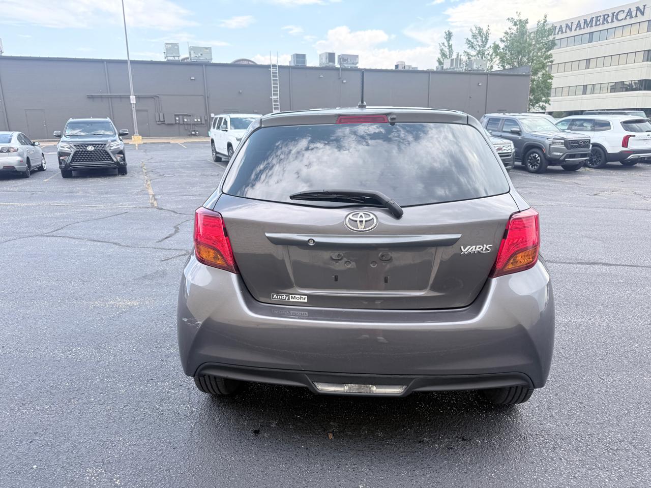 Toyota Yaris LE 5-Door AT 2017