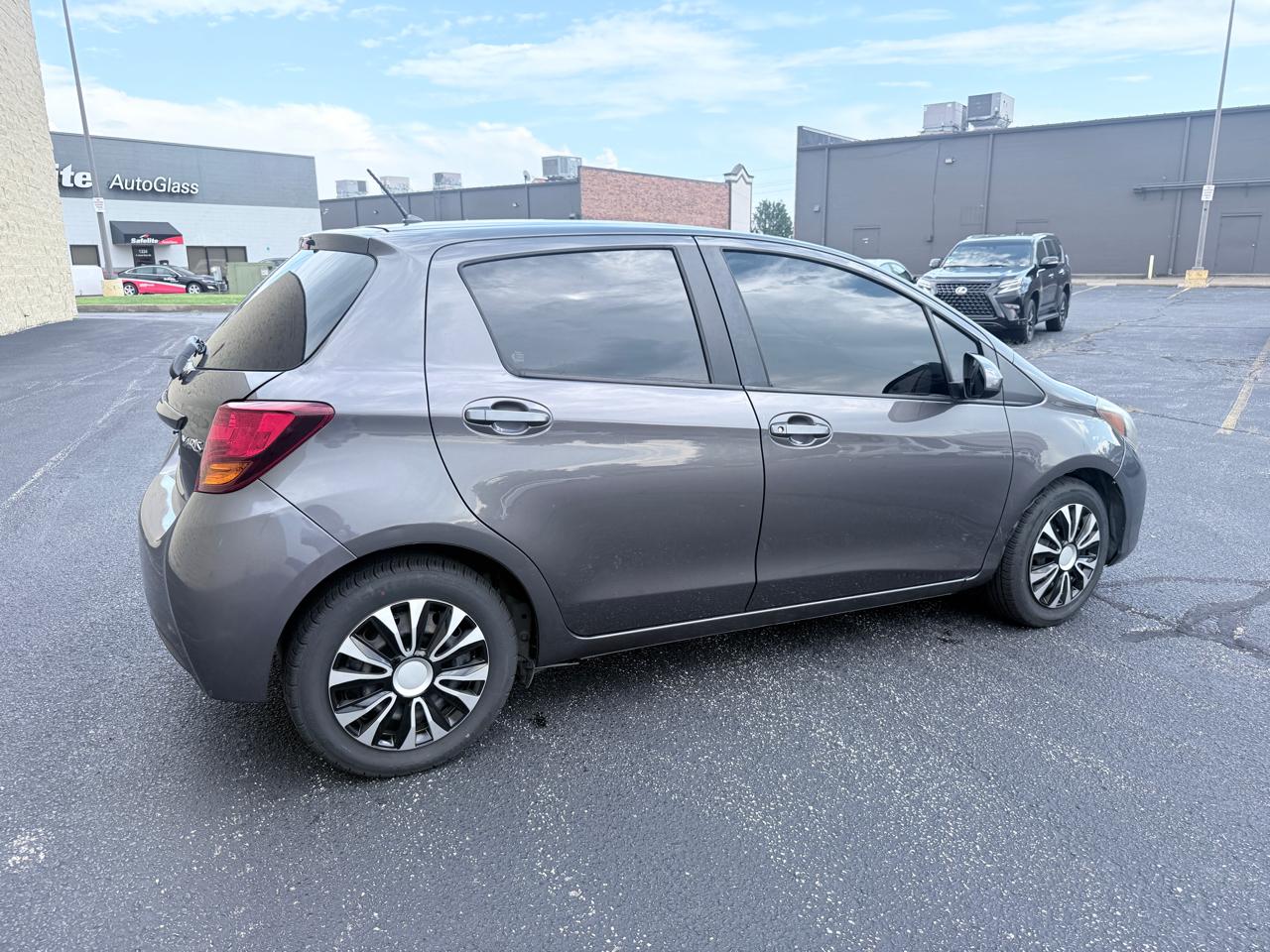 Toyota Yaris LE 5-Door AT 2017
