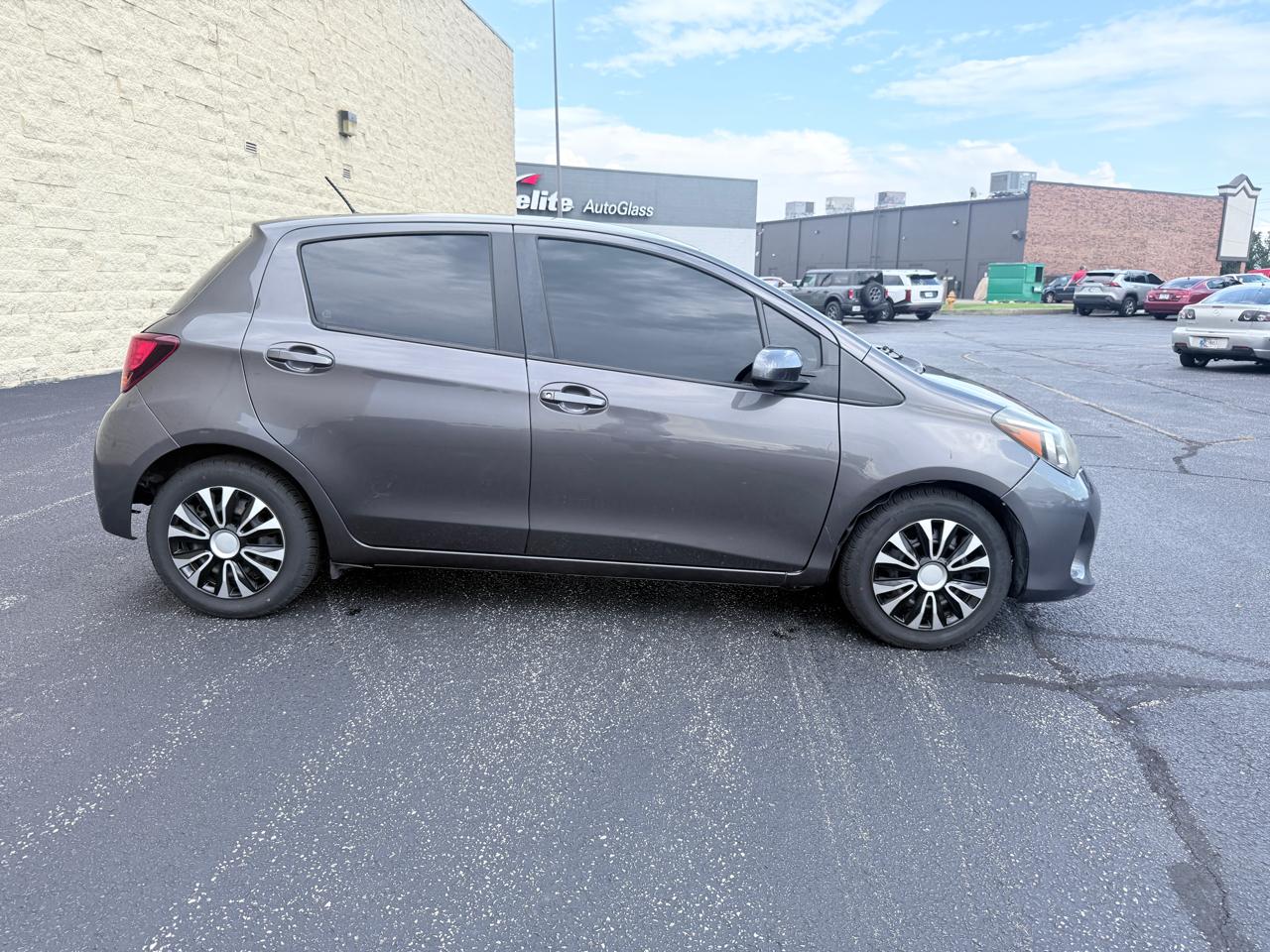 Toyota Yaris LE 5-Door AT 2017