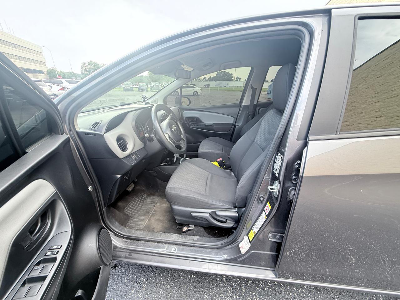 Toyota Yaris LE 5-Door AT 2017