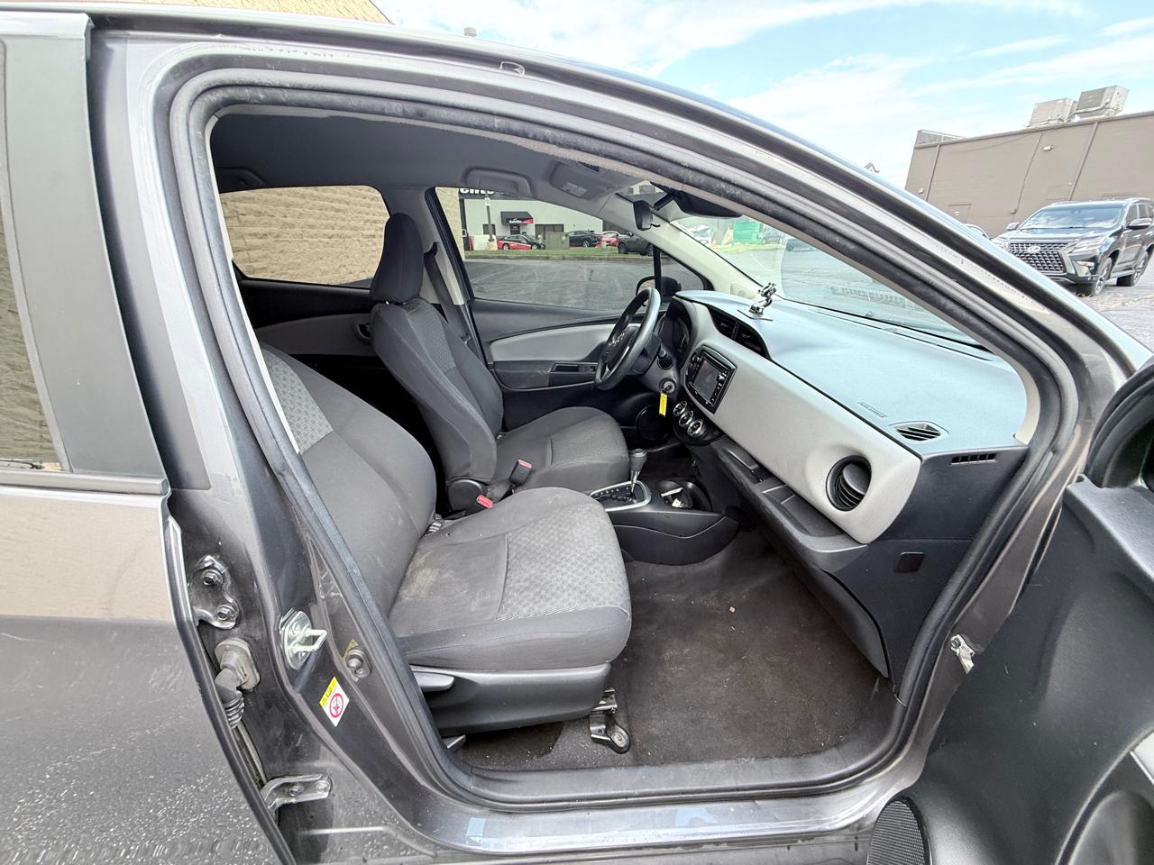 Toyota Yaris LE 5-Door AT 2017