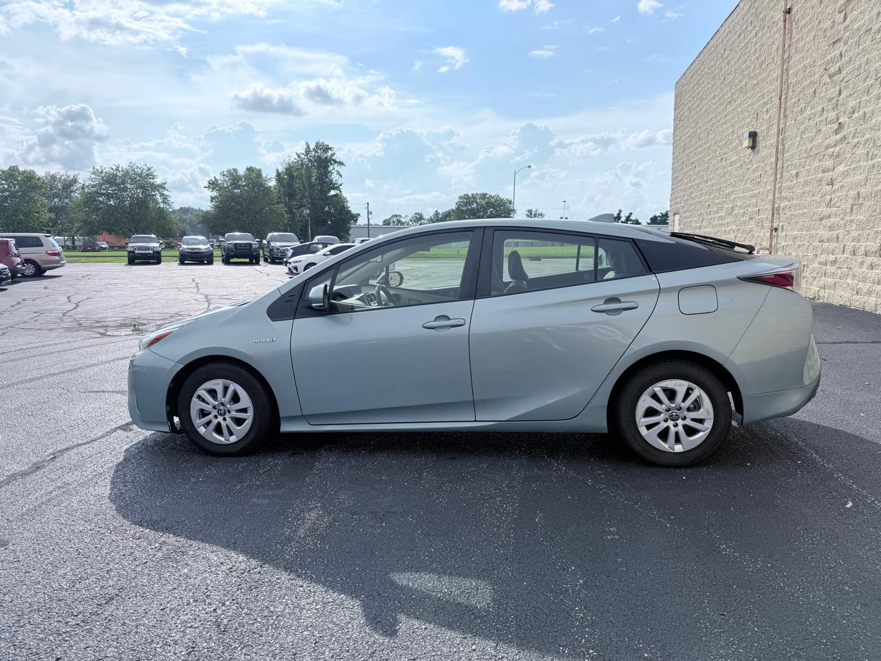 Toyota Prius Two 2016