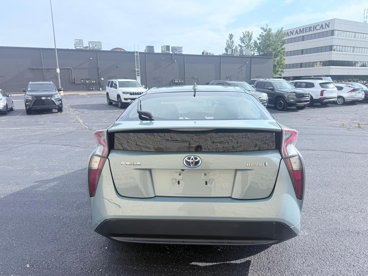 Toyota Prius Two 2016