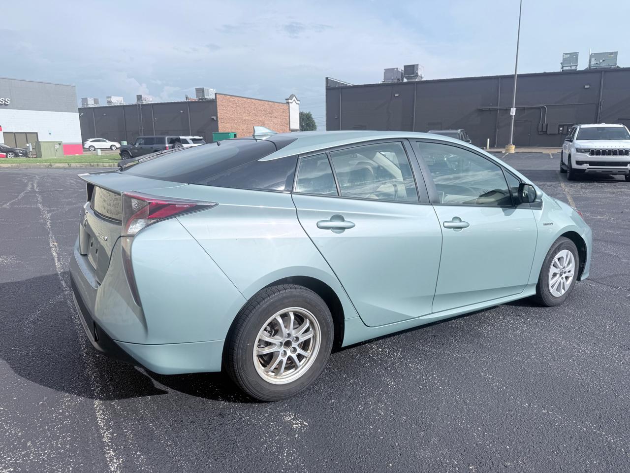 Toyota Prius Two 2016