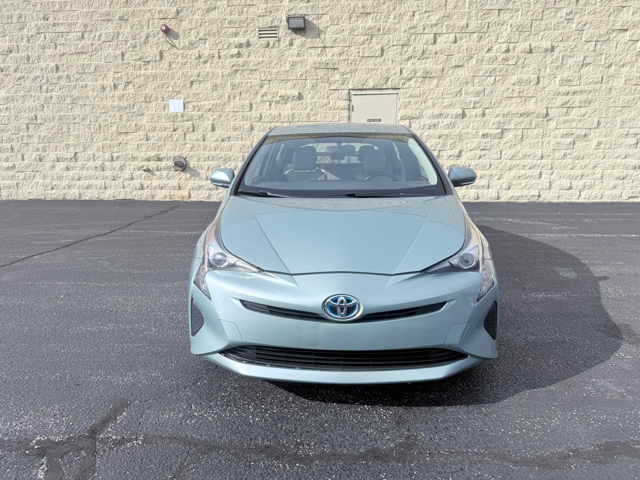 Toyota Prius Two 2016