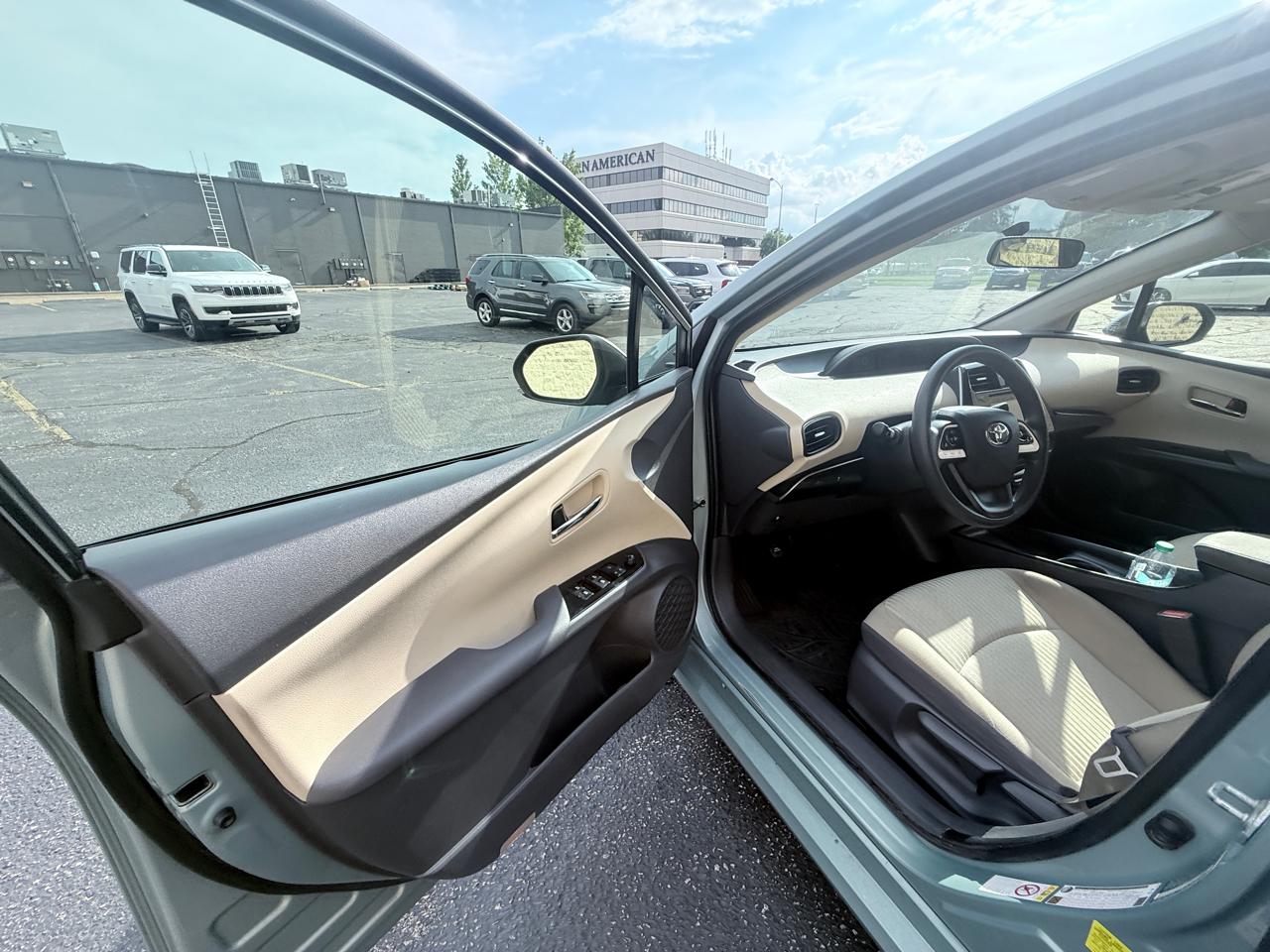 Toyota Prius Two 2016