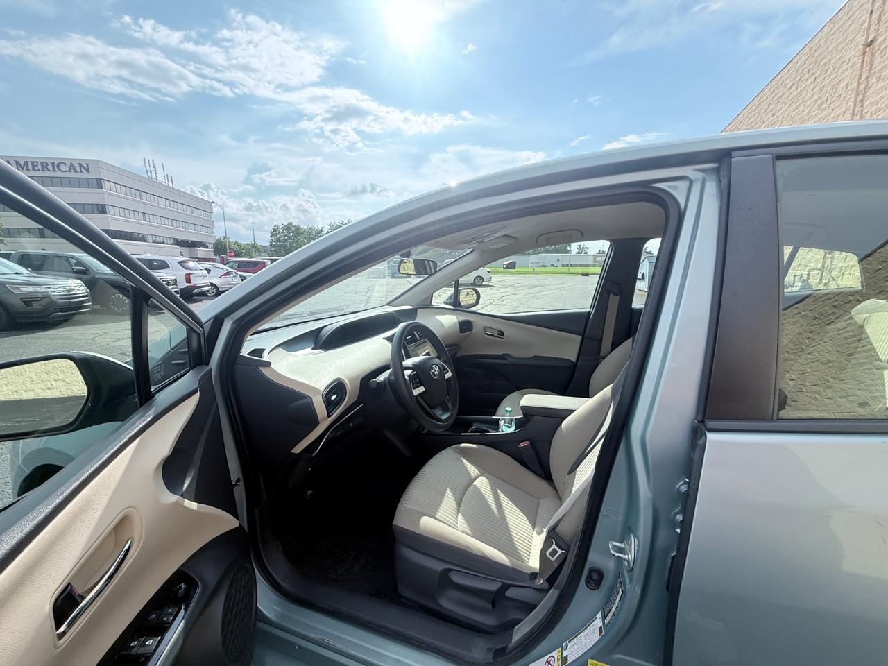 Toyota Prius Two 2016