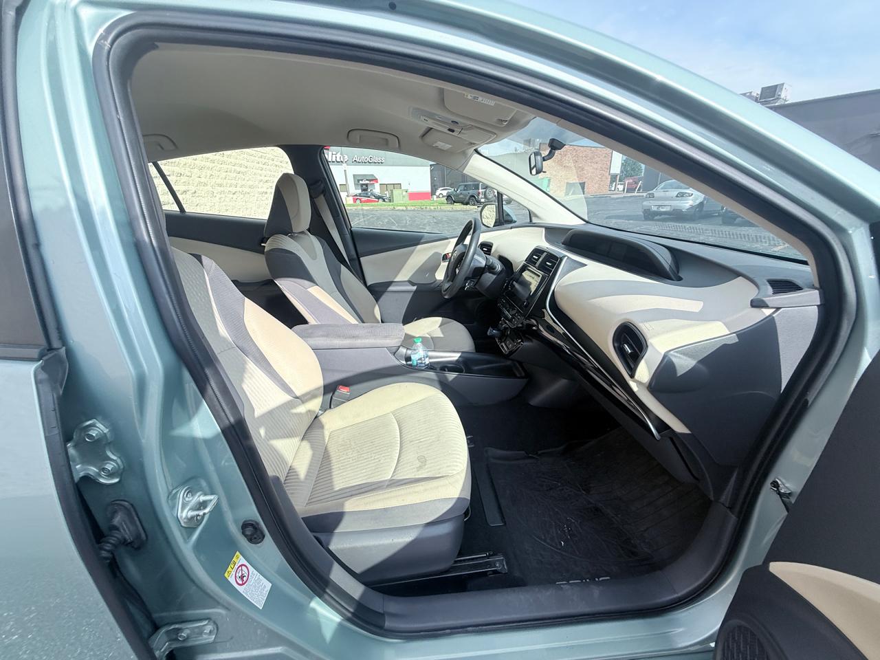 Toyota Prius Two 2016