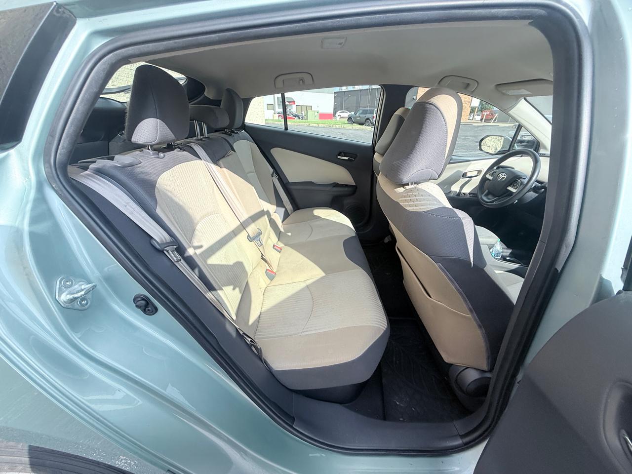 Toyota Prius Two 2016