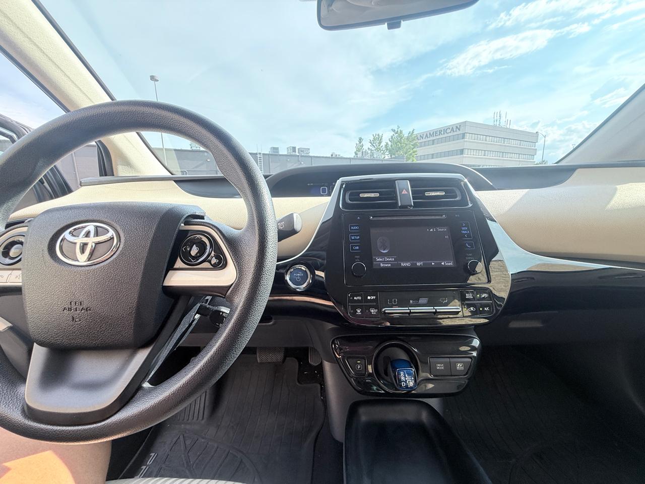 Toyota Prius Two 2016