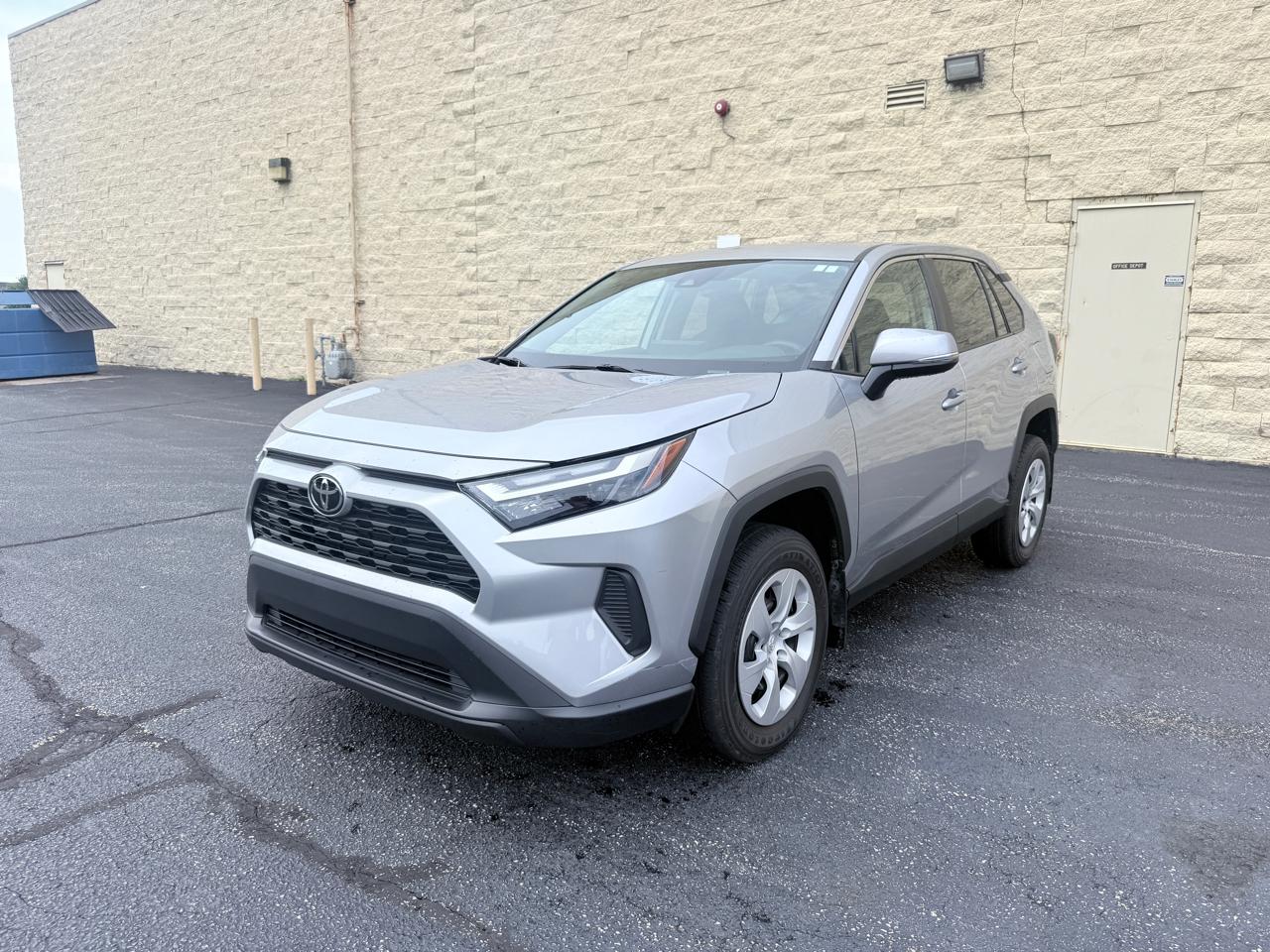 Toyota RAV4 LE AWD 2024