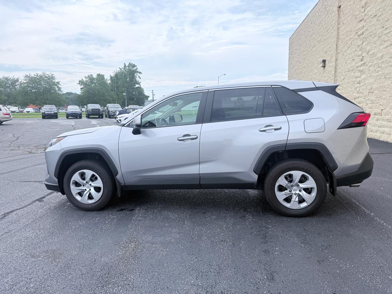Toyota RAV4 LE AWD 2024