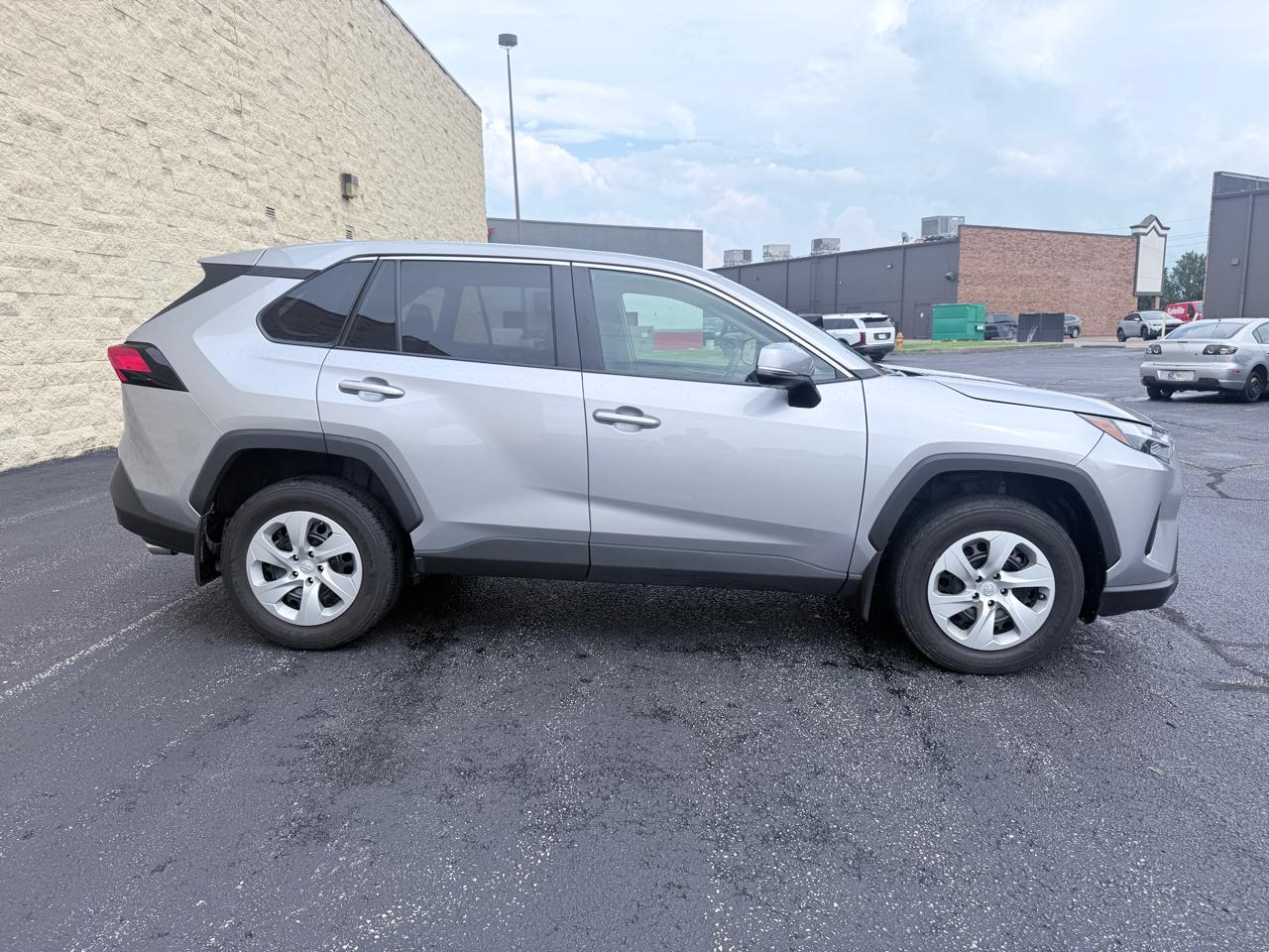 Toyota RAV4 LE AWD 2024