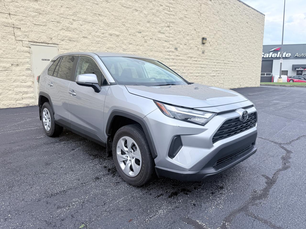 Toyota RAV4 LE AWD 2024