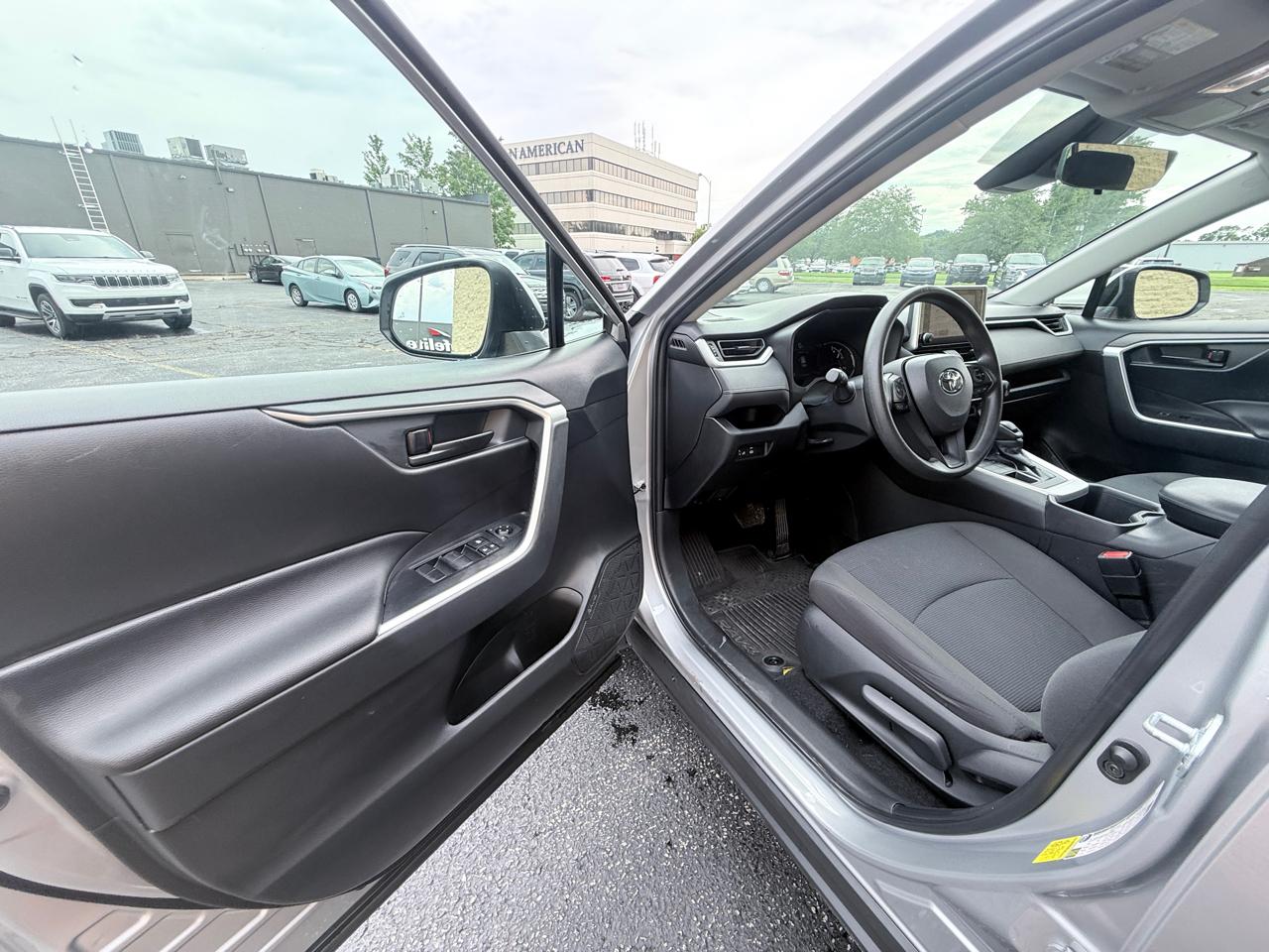 Toyota RAV4 LE AWD 2024